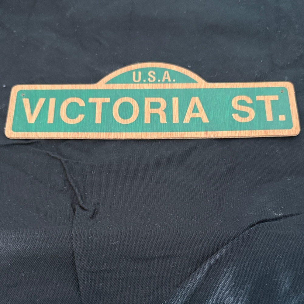 Victoria St. Street Sign Decor